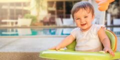 متى يجلس الطفل الرضيع في المشاية | ما هي أضرار الجلوس المبكر في المشاية